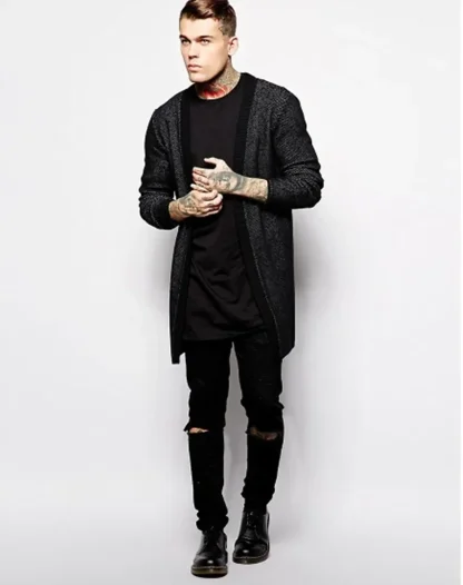 Solid Color T-shirt with Long Length Design - Image 7