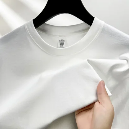 Minimalist Plain T-shirt with Round Neck - Image 3
