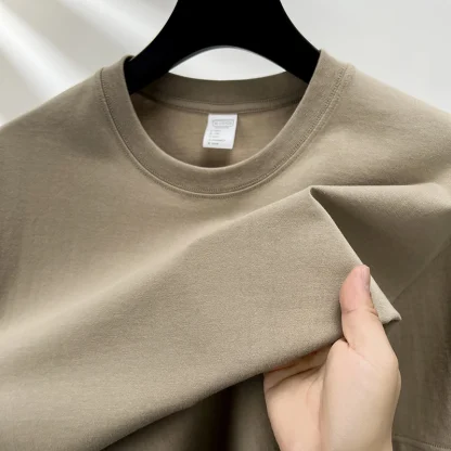 Minimalist Plain T-shirt with Round Neck - Image 4