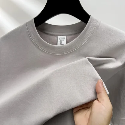 Minimalist Plain T-shirt with Round Neck - Image 5